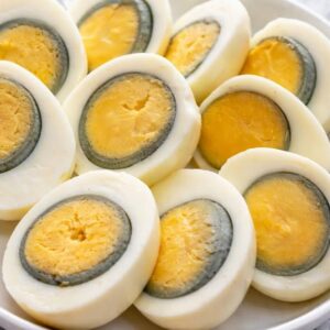 If Your Boiled Egg Has A Green Ring Around The Yolk, Here’s What It Really Means