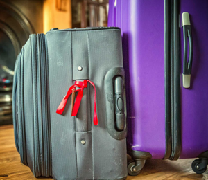 A Baggage Handler Reveals Why You Should Never Tie a Ribbon to Your Suitcase