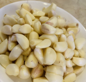 A 28-Year-Old Man With Chronic Kidney Inflammation Ate Garlic Every Day for 5 Months. His Follow-Up Results Left Doctors Stunned