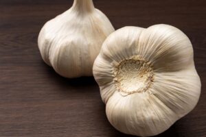 Can Garlic and Cloves Help Ease Varicose Veins? What Doctors Want You to Know