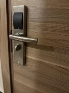 3 Hotel Room Warning Signs You Should Never Ignore Before Staying Overnight